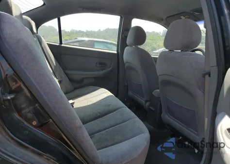 2004 Hyundai Elantra Gls z USA, uszkodzony, nr VIN KMHDN46D44U718696